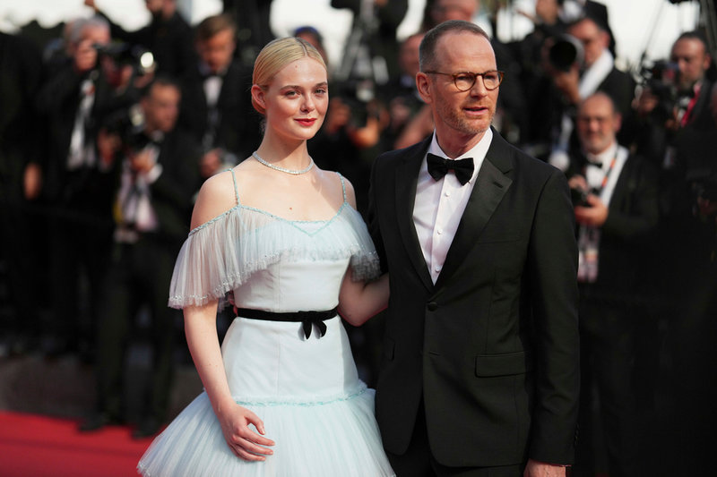 Elle Fanning och Joachim Trier – stjärnan och regissören av "Sentimenal value" – på röda mattan inför prisutdelningen i Cannes.