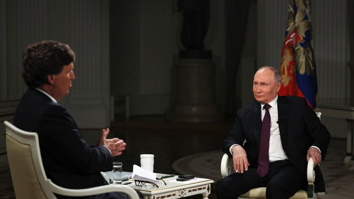 Rysslands president Vladimir Putin i en två timmar lång intervju med den amerikanske högerradikale journalisten Tucker Carlson.