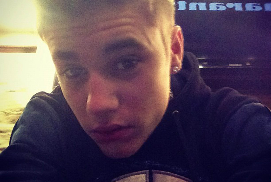 Justin Bieber har haft en jobbig vecka. Slut med tjejen och allt. Justin Bieber har haft en jobbig vecka. Slut med tjejen och allt.