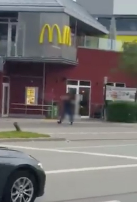 En skottlossning ska ha ägt rum på McDonalds i köpcentret.