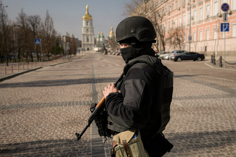 En ukrainsk soldat i Kiev.