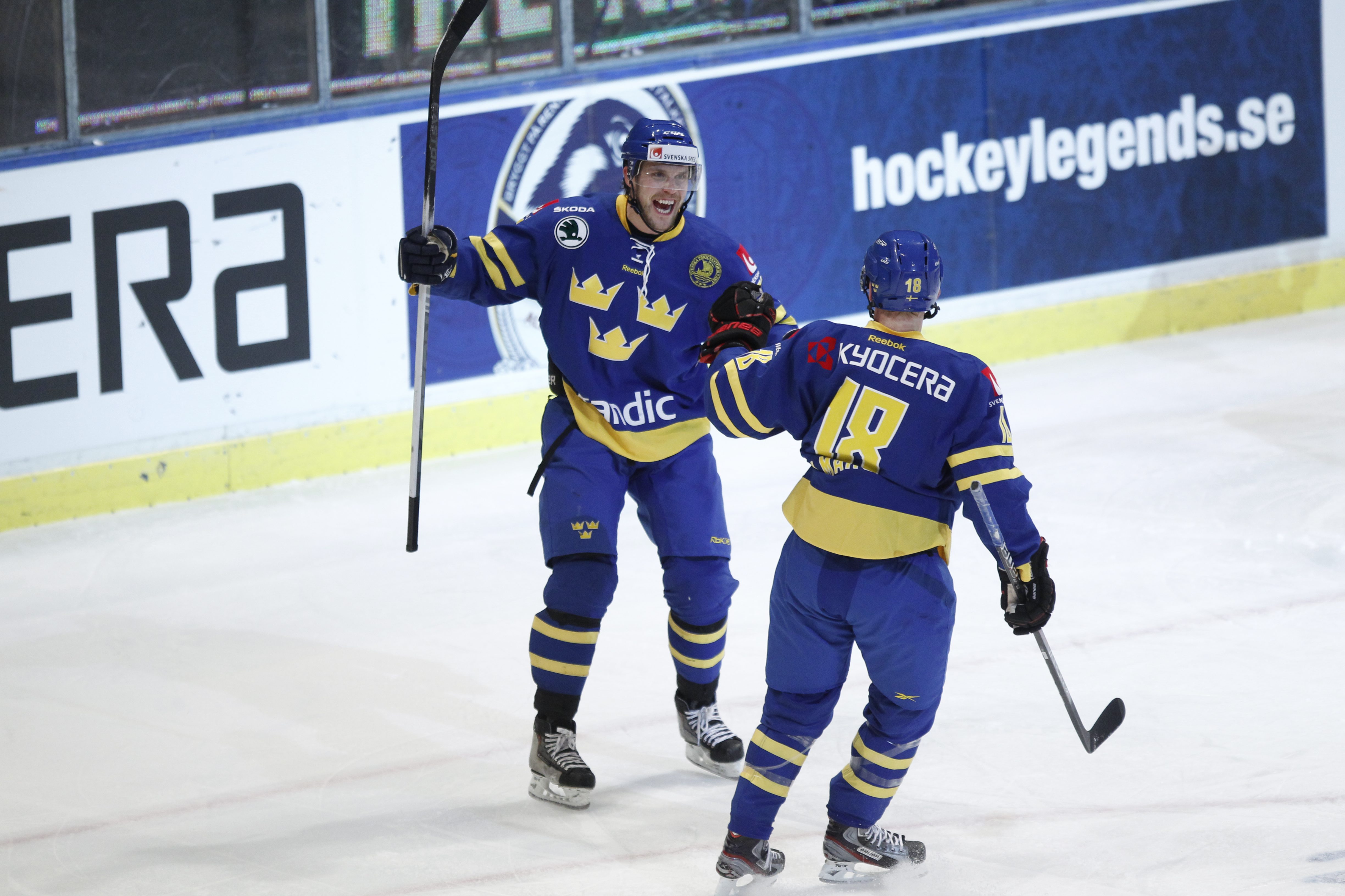 Sverige gick segrande ur rivalmötet mot Finland.
