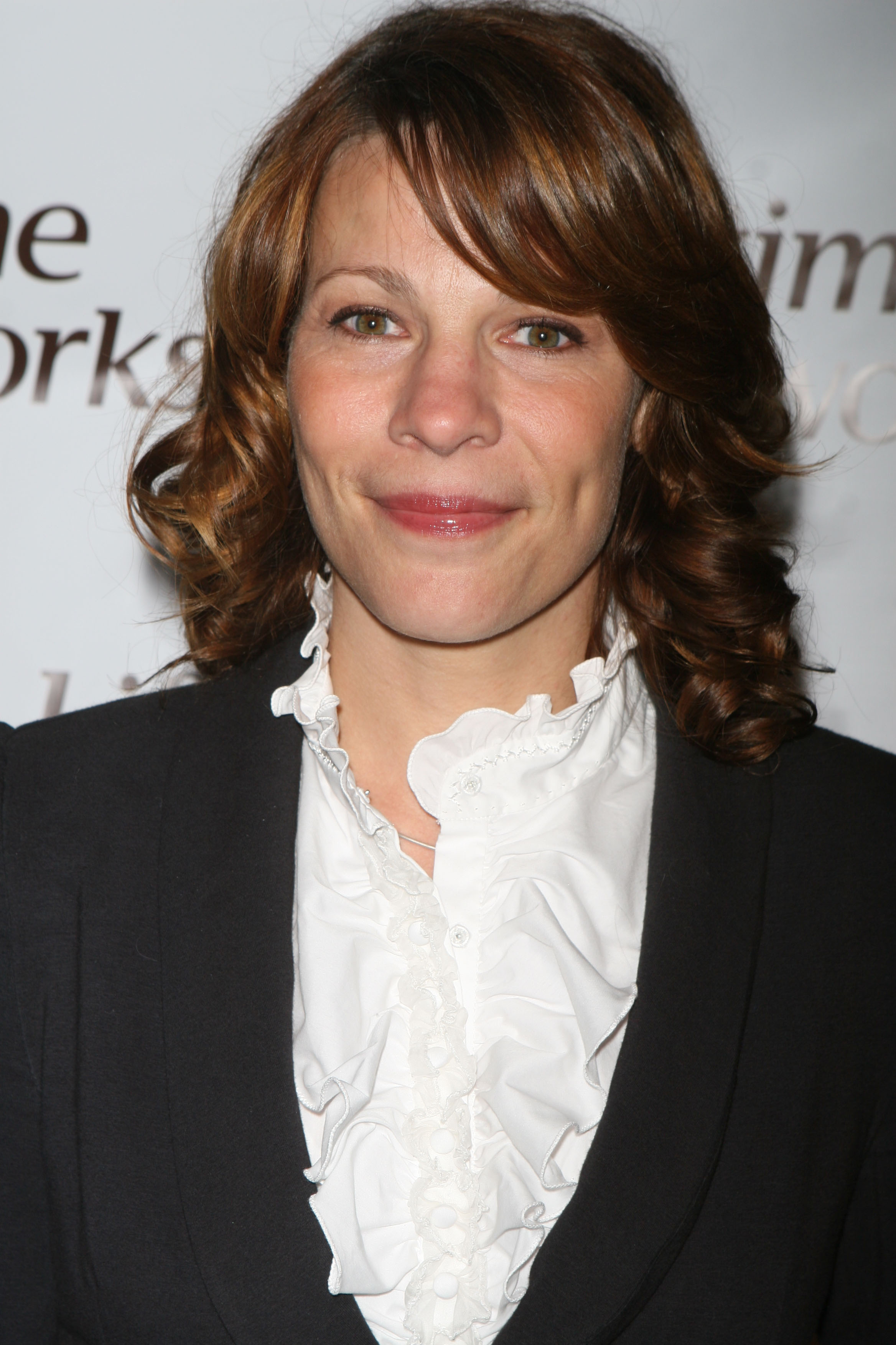 Six Feet Under-stjärnan Lili Taylor ser glad och ordnad ut ibland. Six Feet Under-stjärnan Lili Taylor ser glad och ordnad ut ibland.