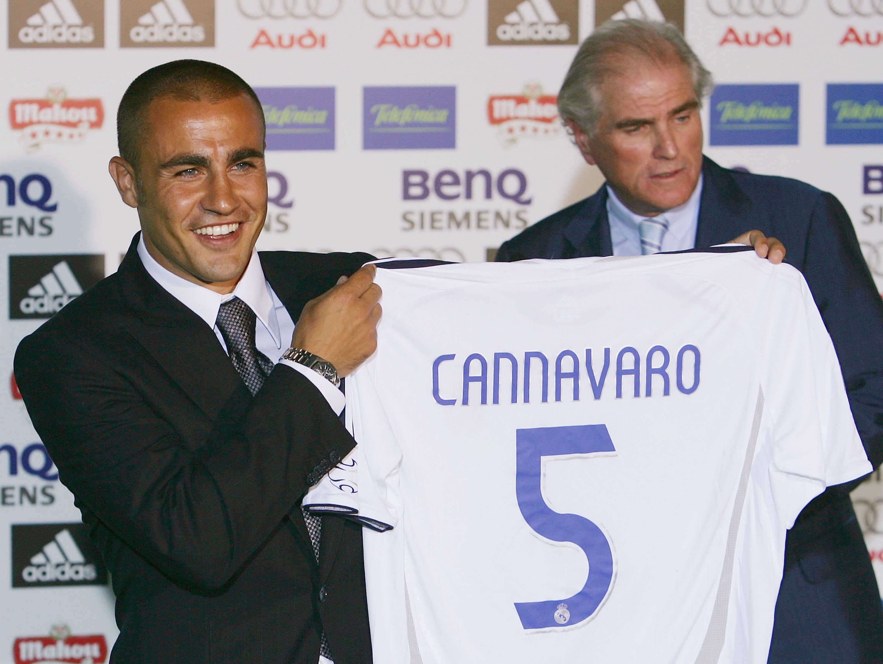 Efter calciopoli degraderas Juventus till Serie B och då lämnade Cannavaro och skrev kontrakt med spanska Real Madrid och stannade tre säsonger. I Real vann Cannavaro två liga-guld. Efter calciopoli degraderas Juventus till Serie B och då lämnade Cannavaro och skrev kontrakt med spanska Real Madrid och stannade tre säsonger. I Real vann Cannavaro två liga-guld.