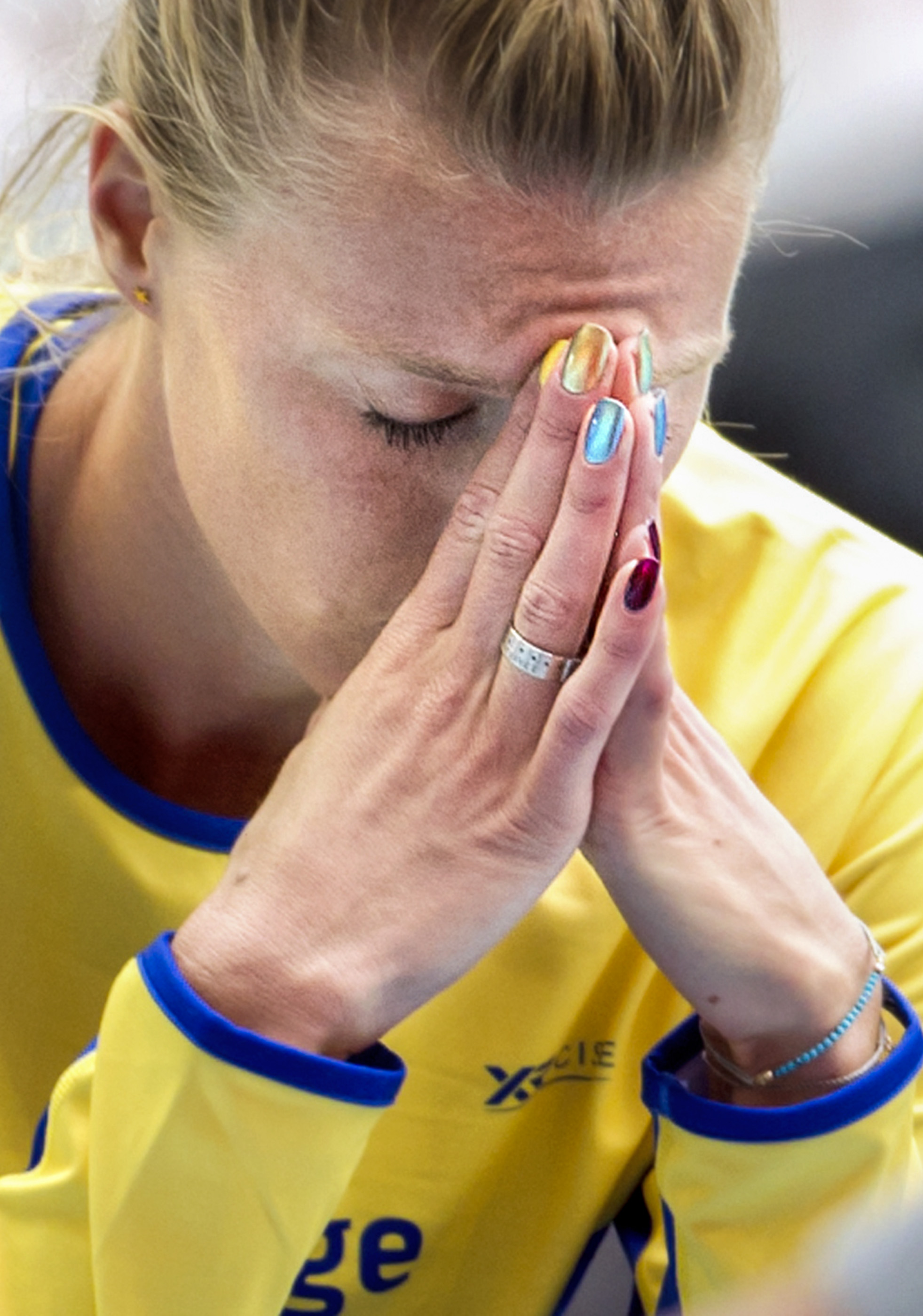 Emma Green Tregaro som målade sina naglar i regnbågens färger under VM i Moskva för att visa vad hon tycker om Rysslands anti-homolagar. Emma Green Tregaro som målade sina naglar i regnbågens färger under VM i Moskva för att visa vad hon tycker om Rysslands anti-homolagar.