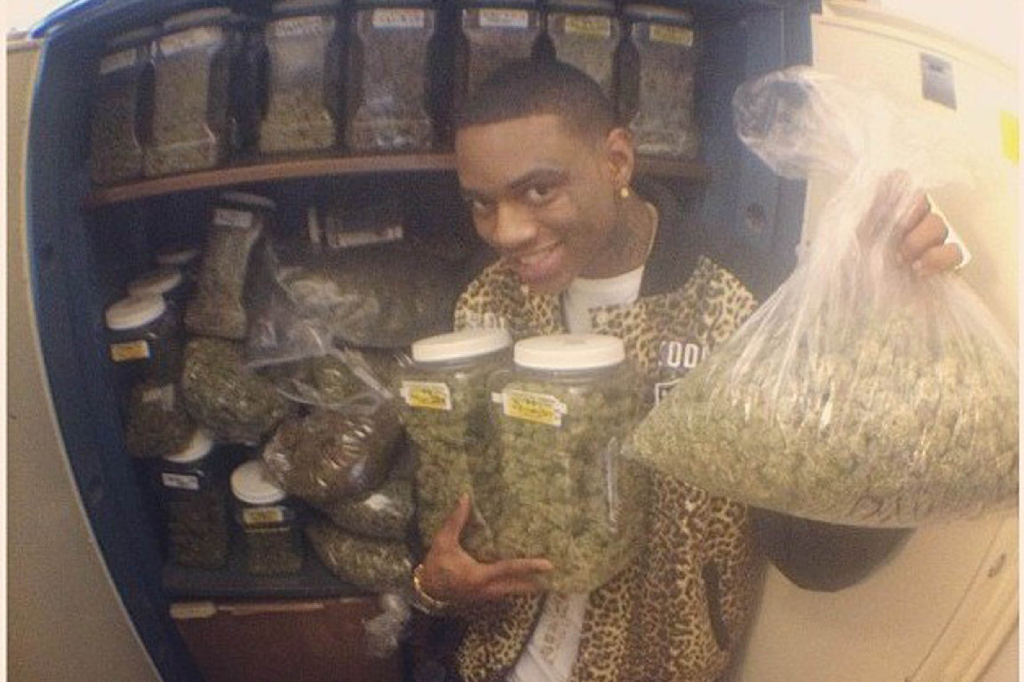 Marijuana för hela slanten när Soulja Boy är i farten. Marijuana för hela slanten när Soulja Boy är i farten.