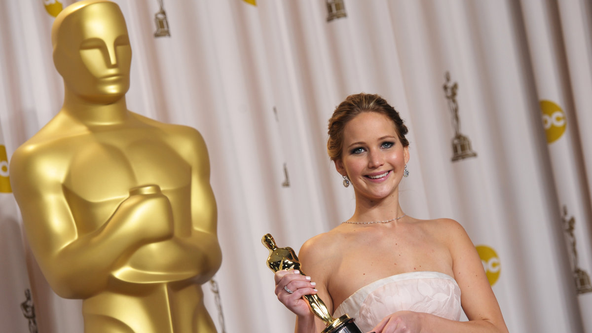 Jennifer Lawrence med sin Oscar.
