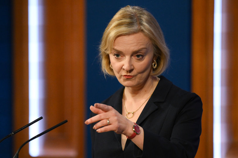 Storbritanniens premiärminister Liz Truss vid en presskonferens på 10 Downing Street i London på fredagen.