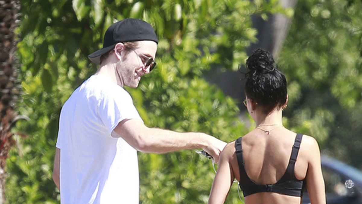 Robert Pattinson och hans flickvän FKA Twigs går till gymmet i Los Angeles. 