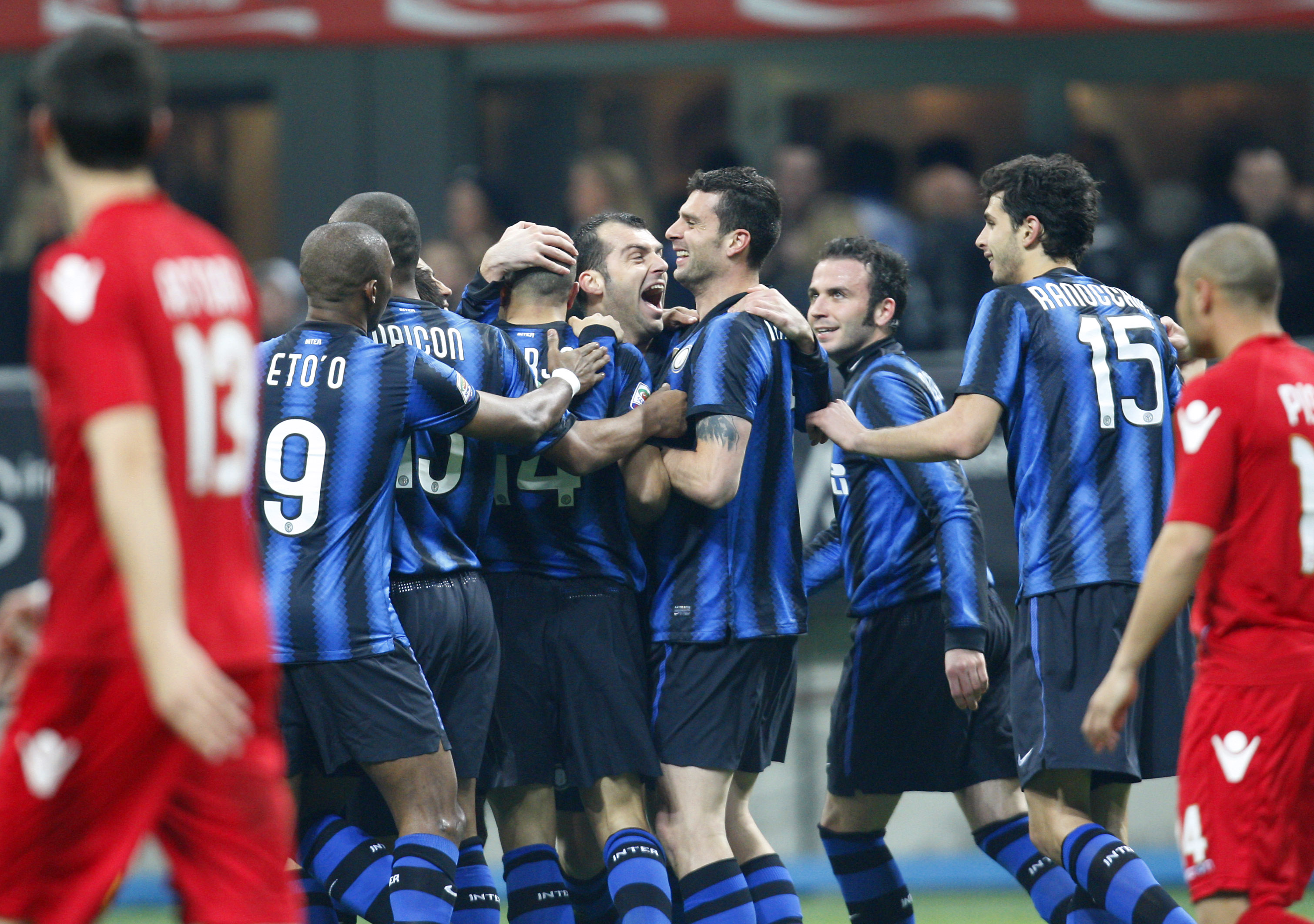 Inter firar segermålet.