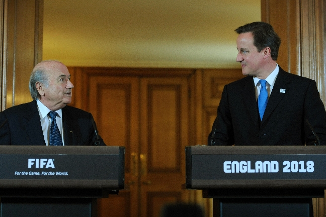 Blatter tillsammans med englands premiärminister, James Cameron.