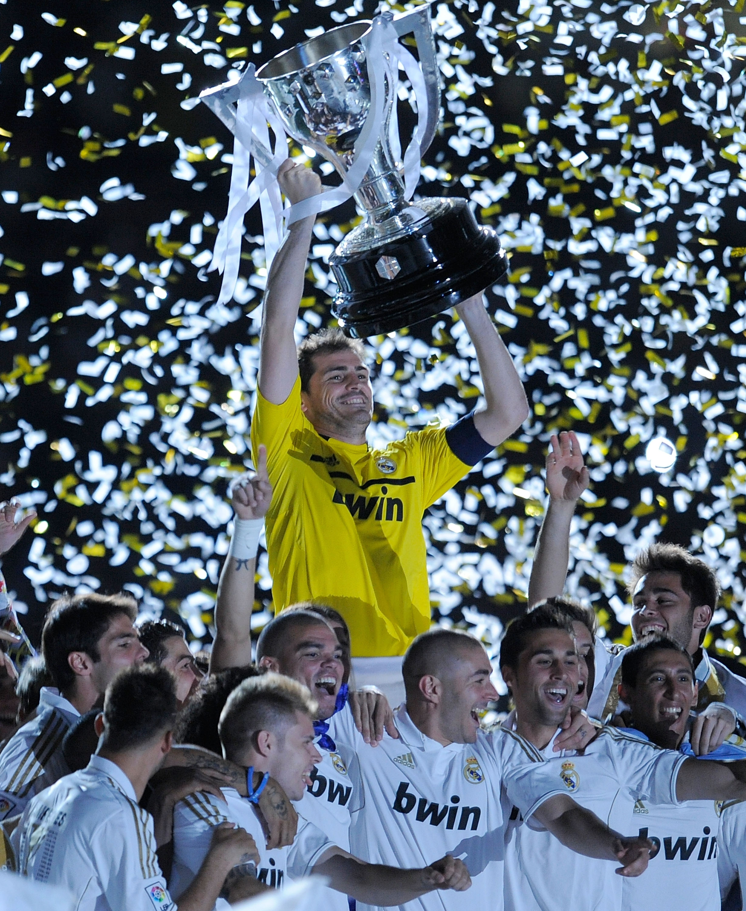 Casillas höjs till skyarna. Casillas höjs till skyarna.