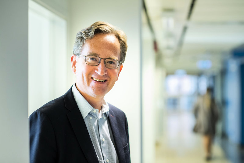 Joakim Dillner, professor i infektionsepidemiologi vid Karolinska institutet, tycker att studien bekräftar mycket av det som redan var känt angående dödsfallen i covid-19.