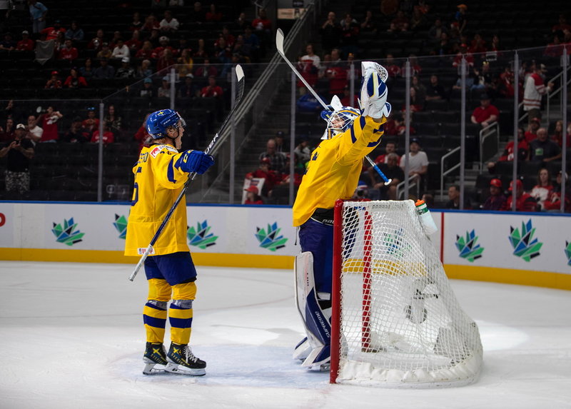 Svenska Jesper Wallstedts målvaktsspel har hyllats från start under JVM.