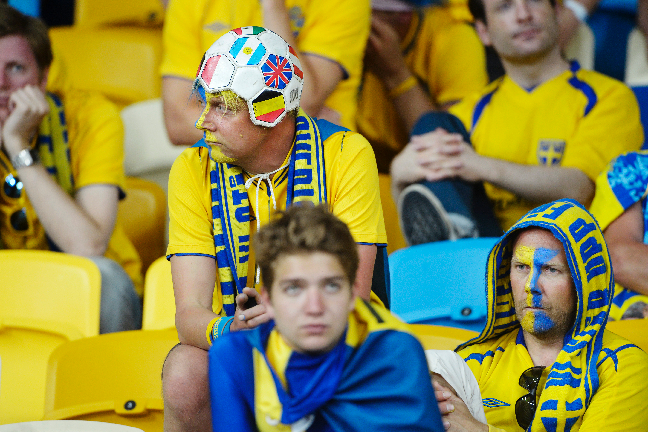 Fansen rycktes mellan hopp och förtvivlan efter att Sverige vänt till 2-1 men sedan tappat till förlust igen.
