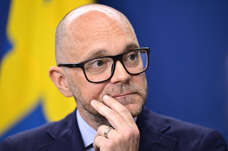 En bekymrad arbetsmarknadsminister,Johan Britz (L), kallar fack och arbetsgivare till krismöte. Arkivbild.