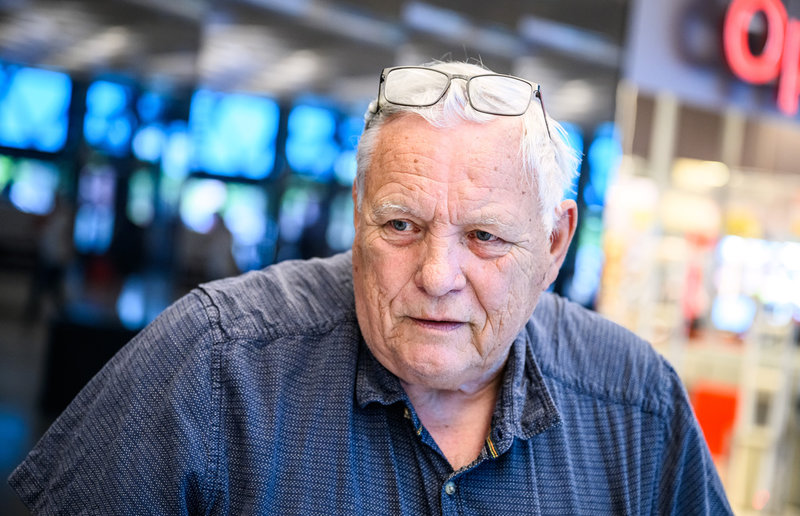 Hans Lyndrup utanför ICA/Willys på Emporia i Malmö.