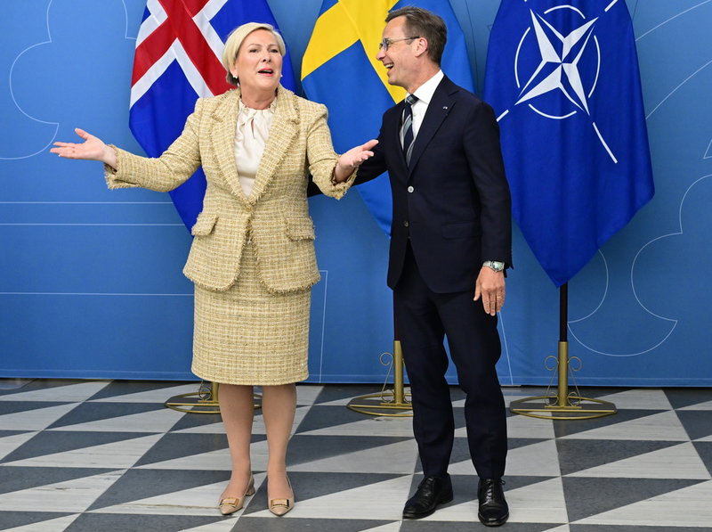 Statsminister Ulf Kristersson tog emot Islands president Halla Tómasdóttir i Rosenbad för bilaterala samtal.
