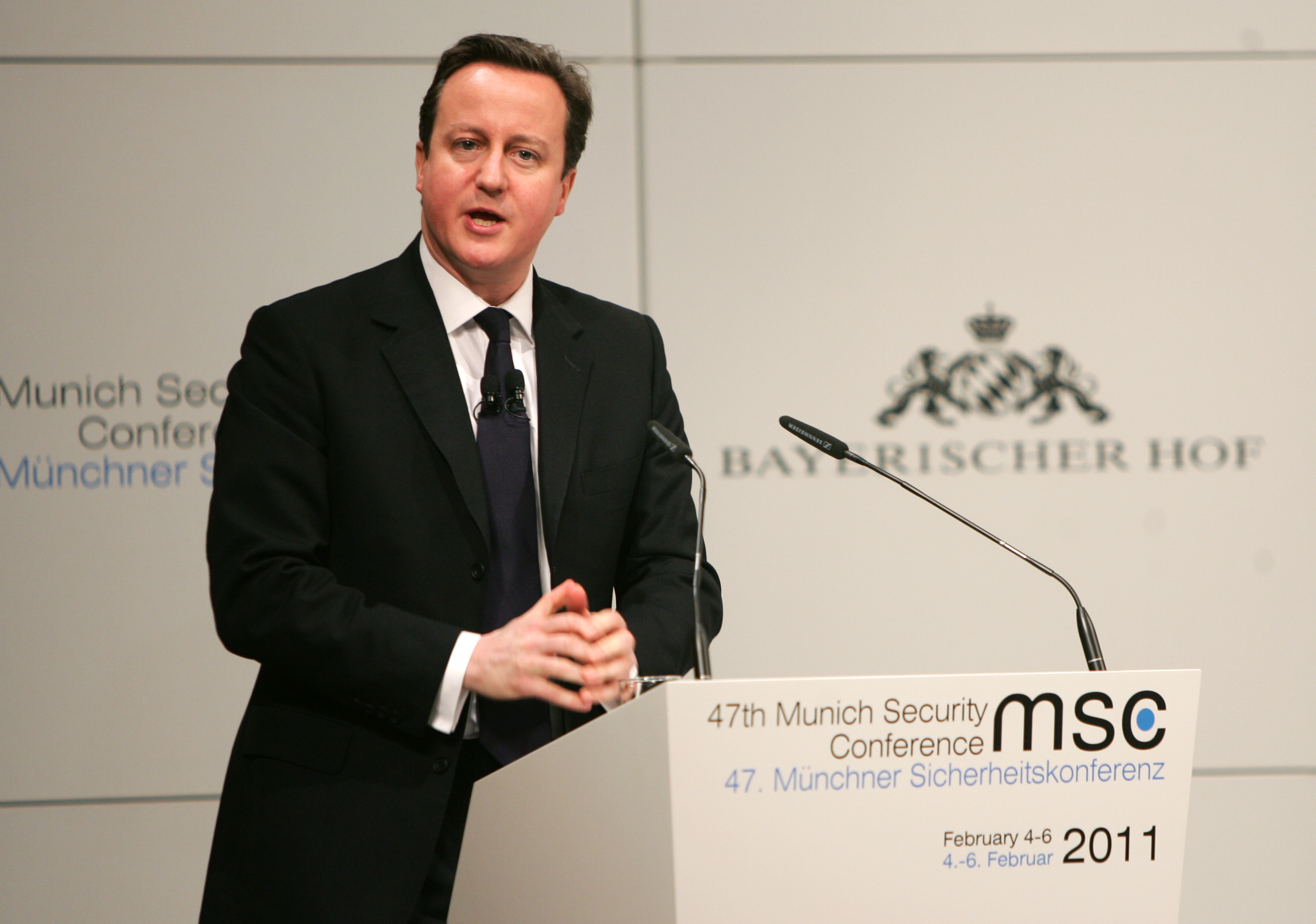 Nu säger sig Storbritanniens premiärminister, David Cameron, vara beredd att skicka stridsflyg till Libyen.