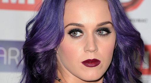 Katy Perry nåddes av Johnny Lewis dödsbud under torsdagen och är enligt uppgifter helt förstörd.