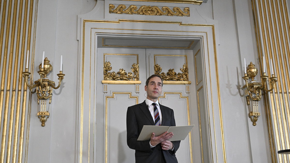 Mats Malm, ständig sekreterare vid Svenska Akademin, tillkännager Nobelpriset i litteratur i Börshuset i Stockholm 2022. Arkivbild.