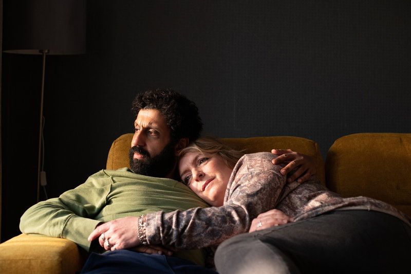 Ali (Adeel Akhtar) och Ava (Claire Rushbrook) verkar till en början vara ett omaka par, men regissören Clio Barnard får dem att klicka på ett oväntat sätt. Pressbild.