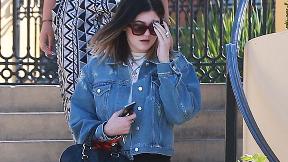 Kylie Jenner äter lunch i Kalifornien. 