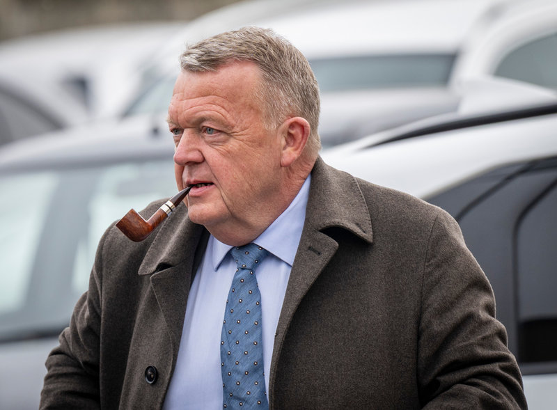 Lars Løkke Rasmussen, partiledare Moderaterne, anländer för att rösta i Gribskovhallen i Græstedt norr om Köpenhamn på tisdagen.