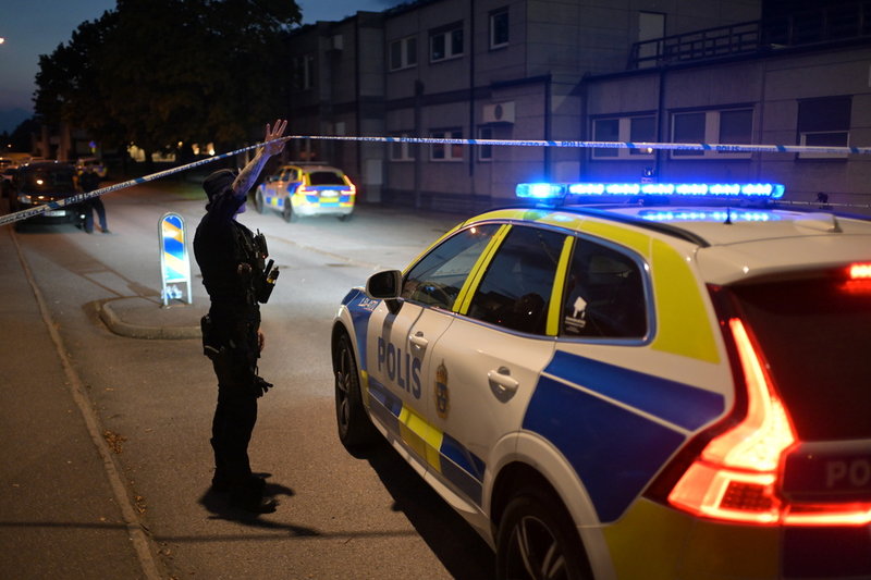 Polisen spärrade av den misstänkta brottsplatsen på centrala Hisingen.