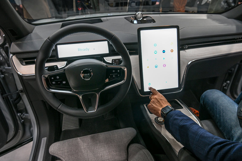 Volvo EX90 ska i år få sällskap av en annan mindre modell. Arkivbild.
