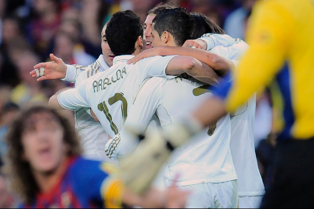 Real Madrid firar - men de skulle få det tufft ändå. Real Madrid firar - men de skulle få det tufft ändå.