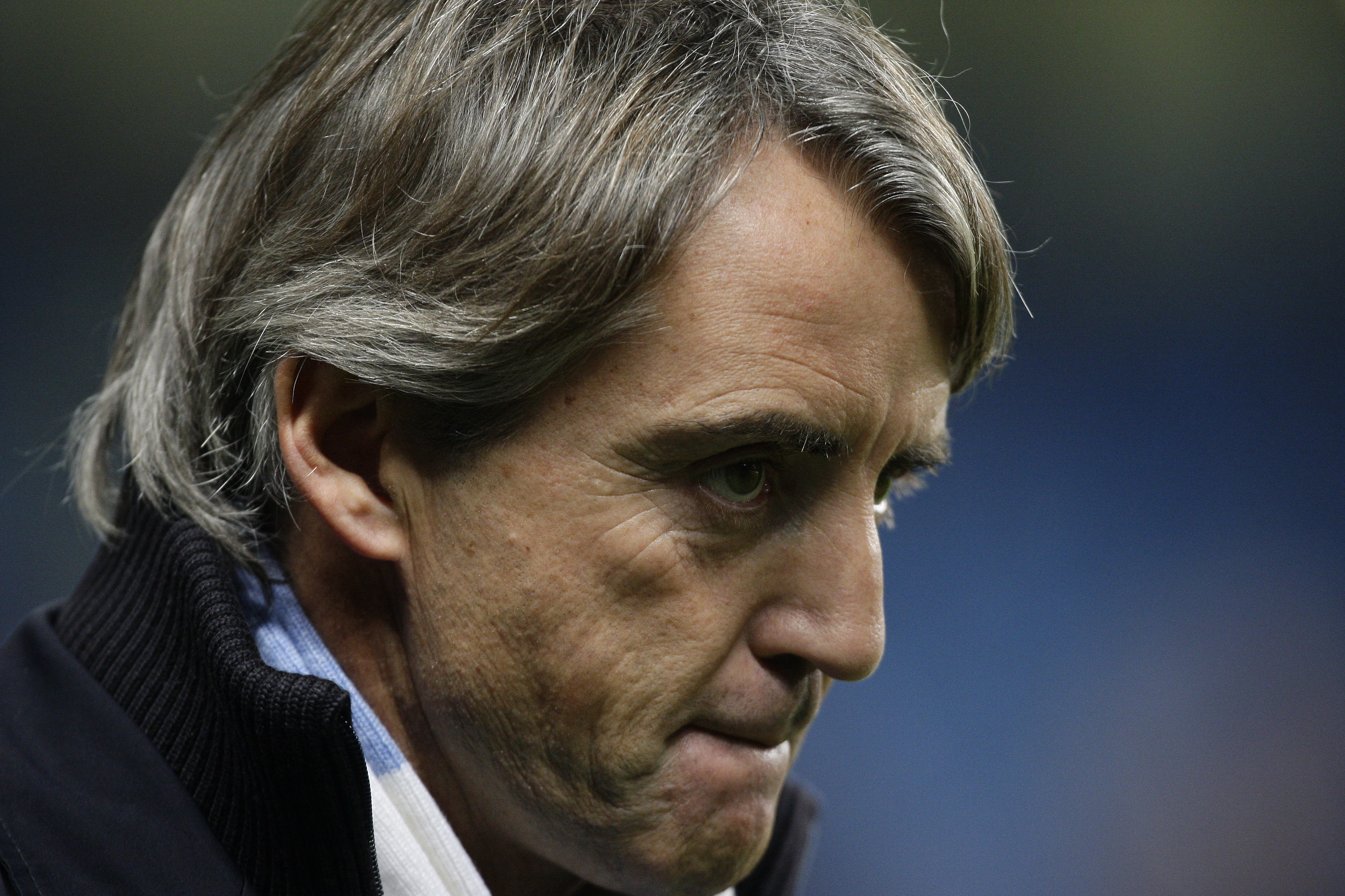 Sitter Roberto Mancini kvar i morgon eller blir han den andre Roberto på två dagar att få sparken från en Premier League-klubb? Sitter Roberto Mancini kvar i morgon eller blir han den andre Roberto på två dagar att få sparken från en Premier League-klubb?