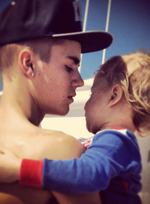 Justin Bieber hänger med sin familj. Justin Bieber hänger med sin familj.