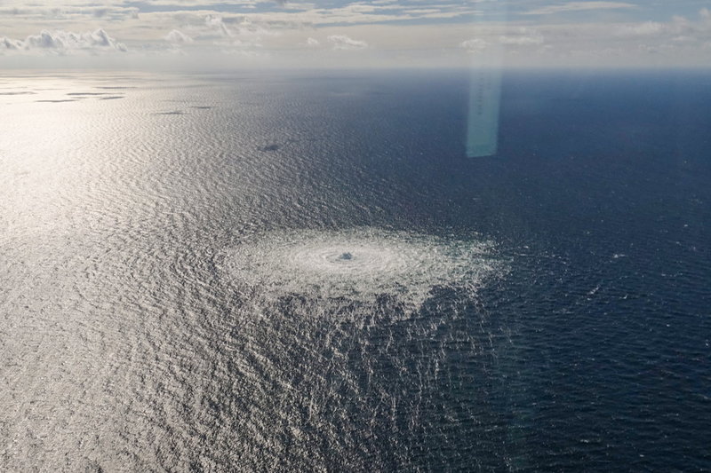 Gasläckan vid Nord Stream 2. Bild från 27 september.