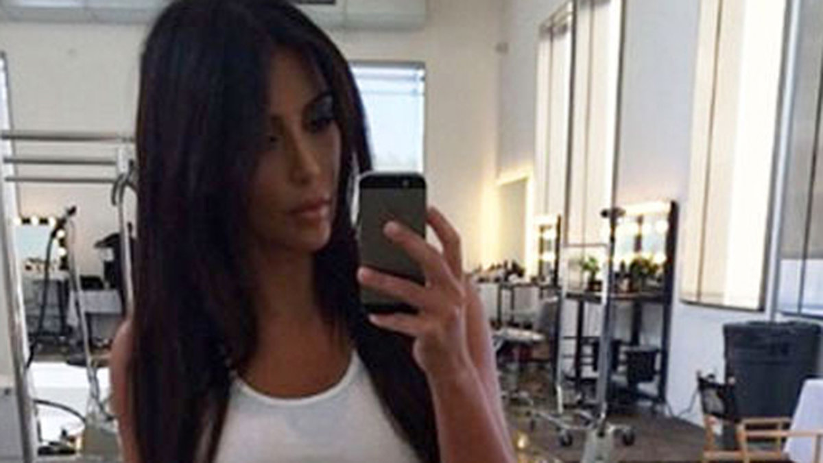 Kim Kardashian använder korsetten för att göra sin midja mindre. 