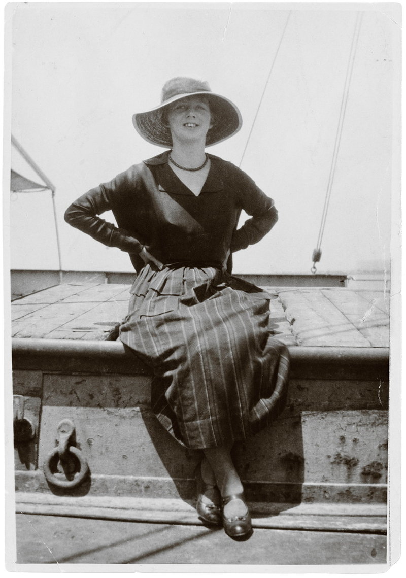 Vera Nilsson var lika mycket europé som svensk. Här sitter hon på båten mellan Malaga och Barcelona 1920.