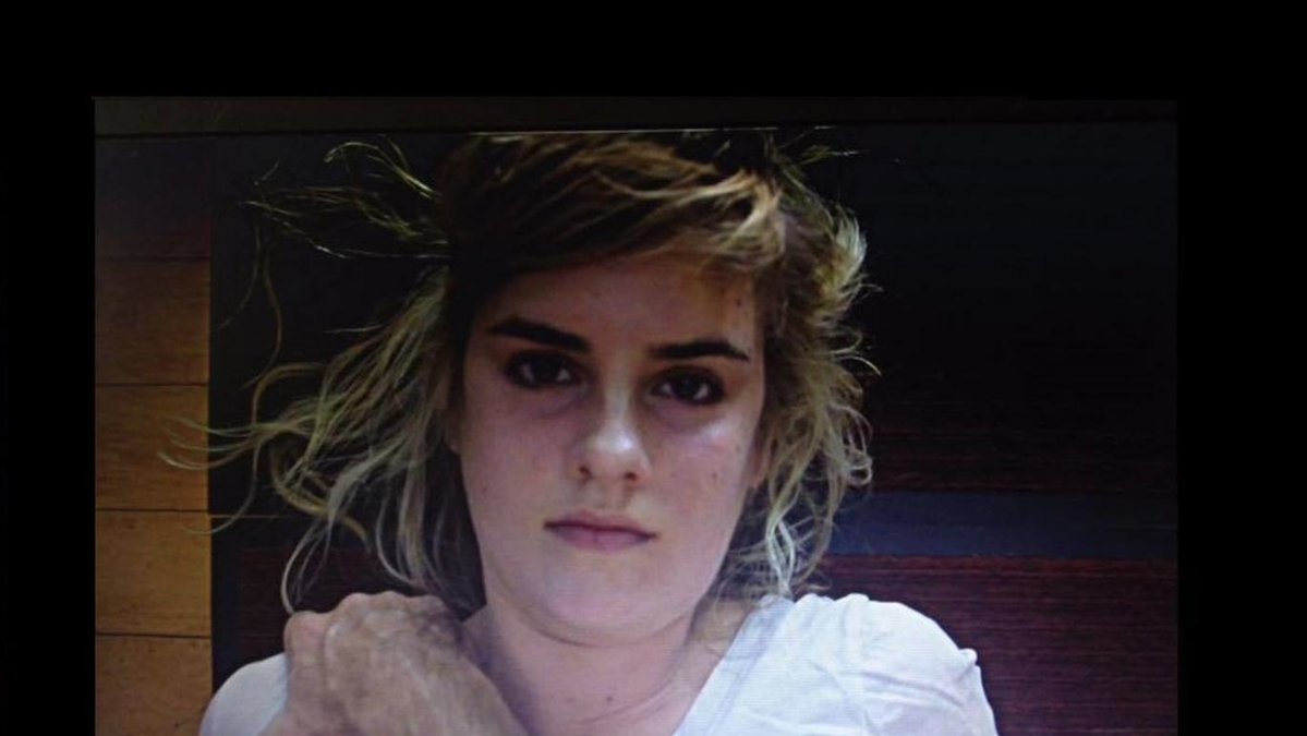 Konstnären Sophia Hewson filmade sig själv när hon hade sex för att visa hur våldtäkt uppfattas.