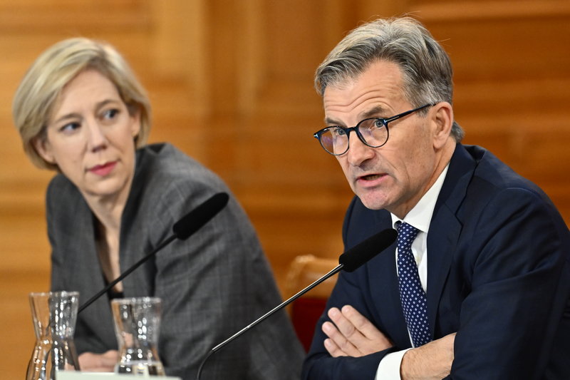 Anna Breman och riksbankschefen Erik Thedéen. Foto: Anders Wiklund/TT Anna Breman och riksbankschefen Erik Thedéen. Foto: Anders Wiklund/TT