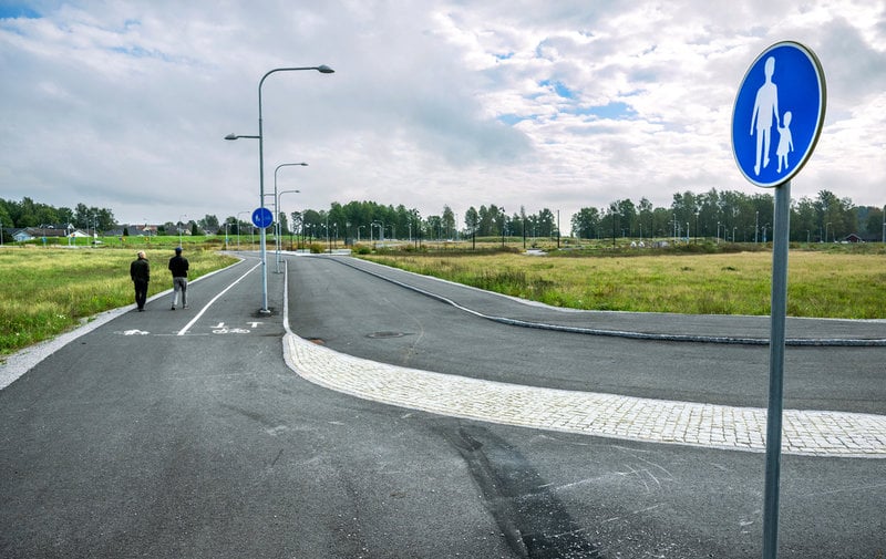 Det här är början på den nya stadsdelen Heden. Än så länge finns inte ett enda hus på plats, men omgivningarna är i stort sett klara.
