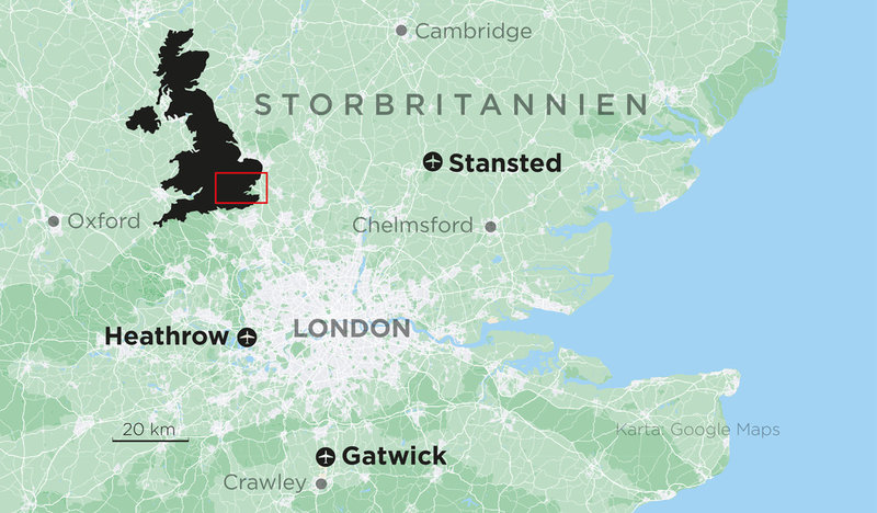 Londons tre större flygplatser, Stansted, Heathrow och Gatwick, påverkas av det ovanligt kraftiga snöovädret.