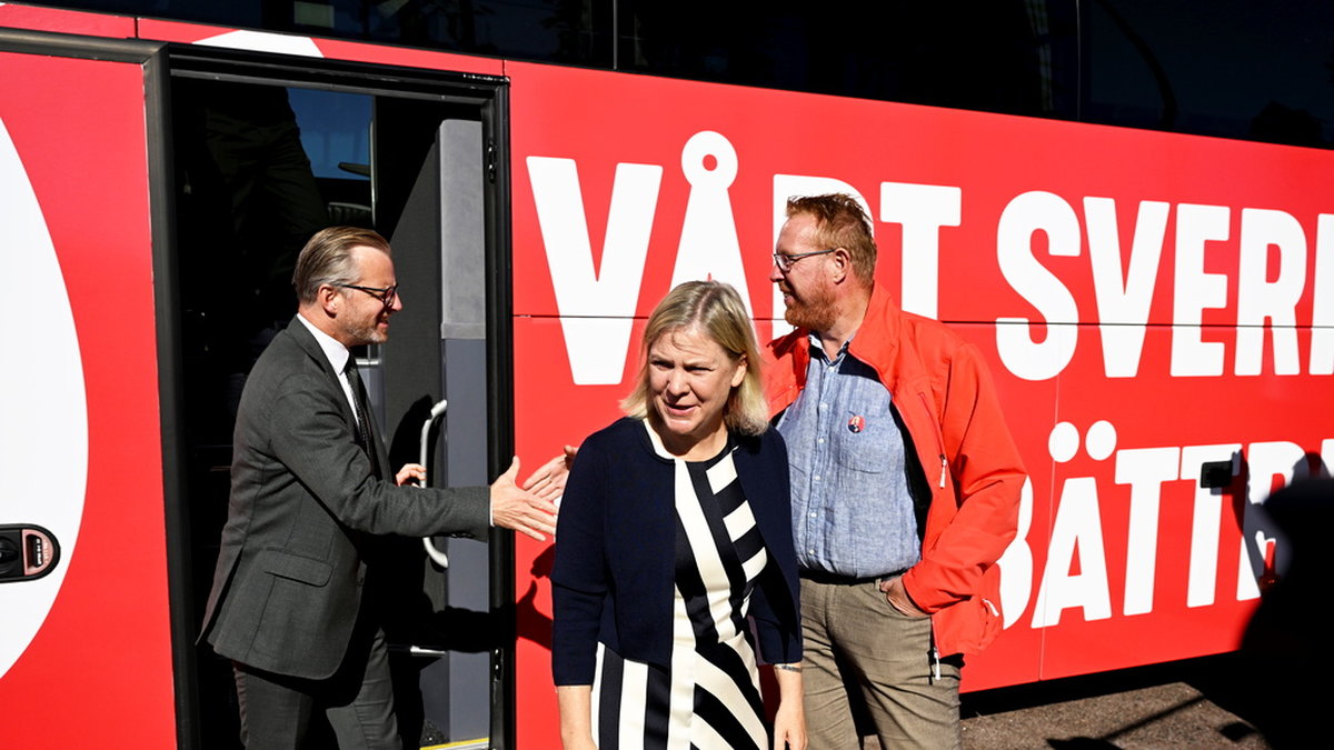Finansminister Mikael Damberg (S) och statsminister Magdalena Andersson (S) på valturné i Gävle.
