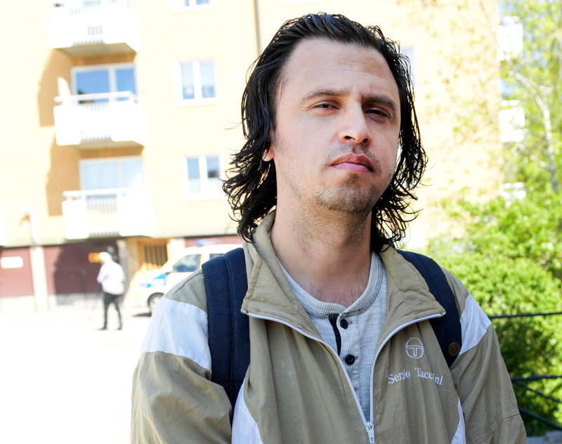 Haruun, 29, på plats utanför grillkiosken i Rågsved.