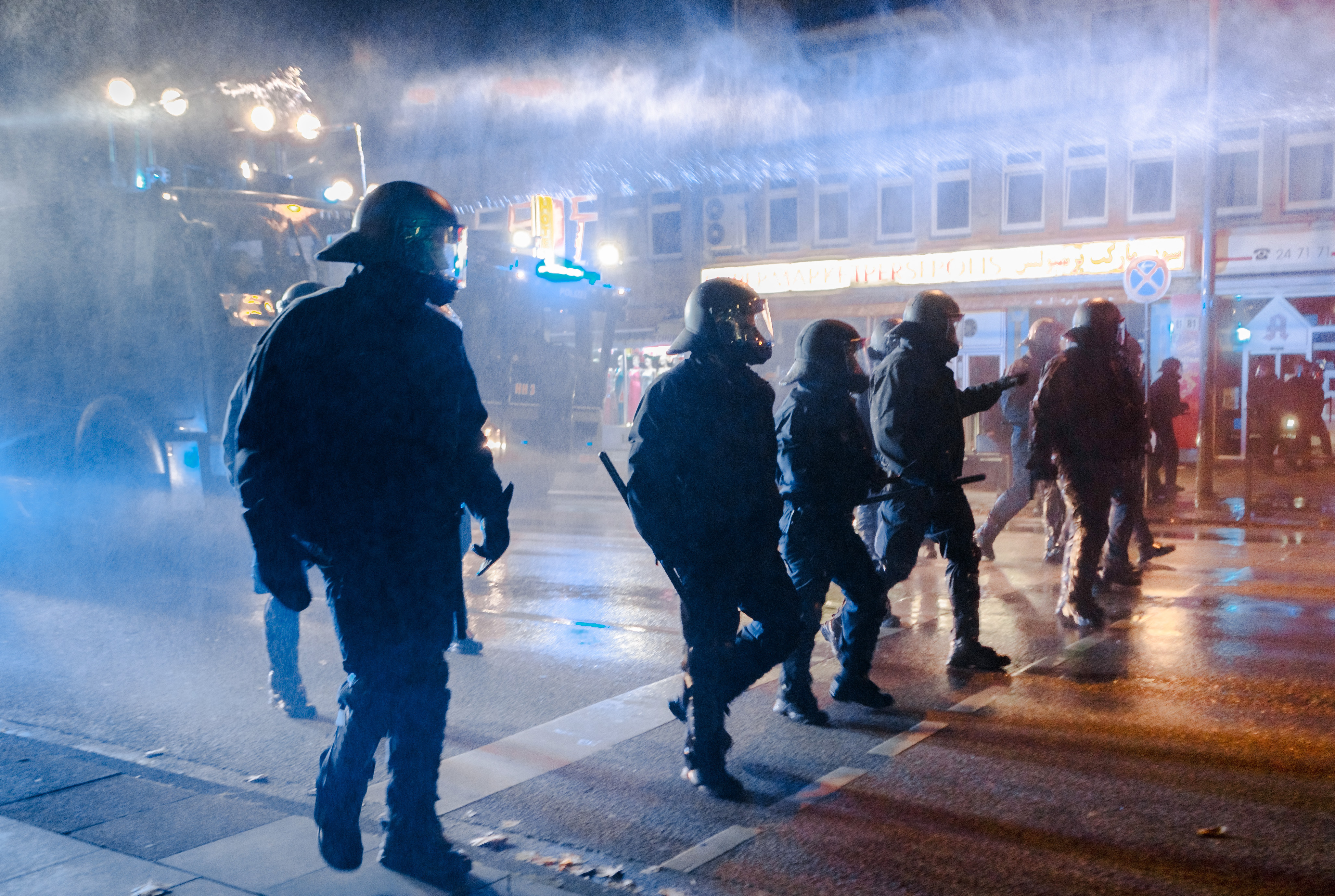 Berlin. Polisen förbereder sig på sammandrabbningar. Berlin. Polisen förbereder sig på sammandrabbningar.