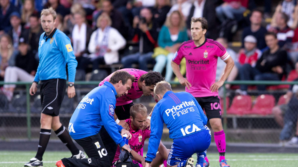 Även skadebenägne anfallaren Robin Söder tvingades av planen på grund av skada i matchen mot Långholmen i måndags.