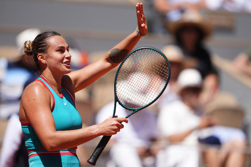 Aryna Sabalenka firar segern mot Olga Danilovic.