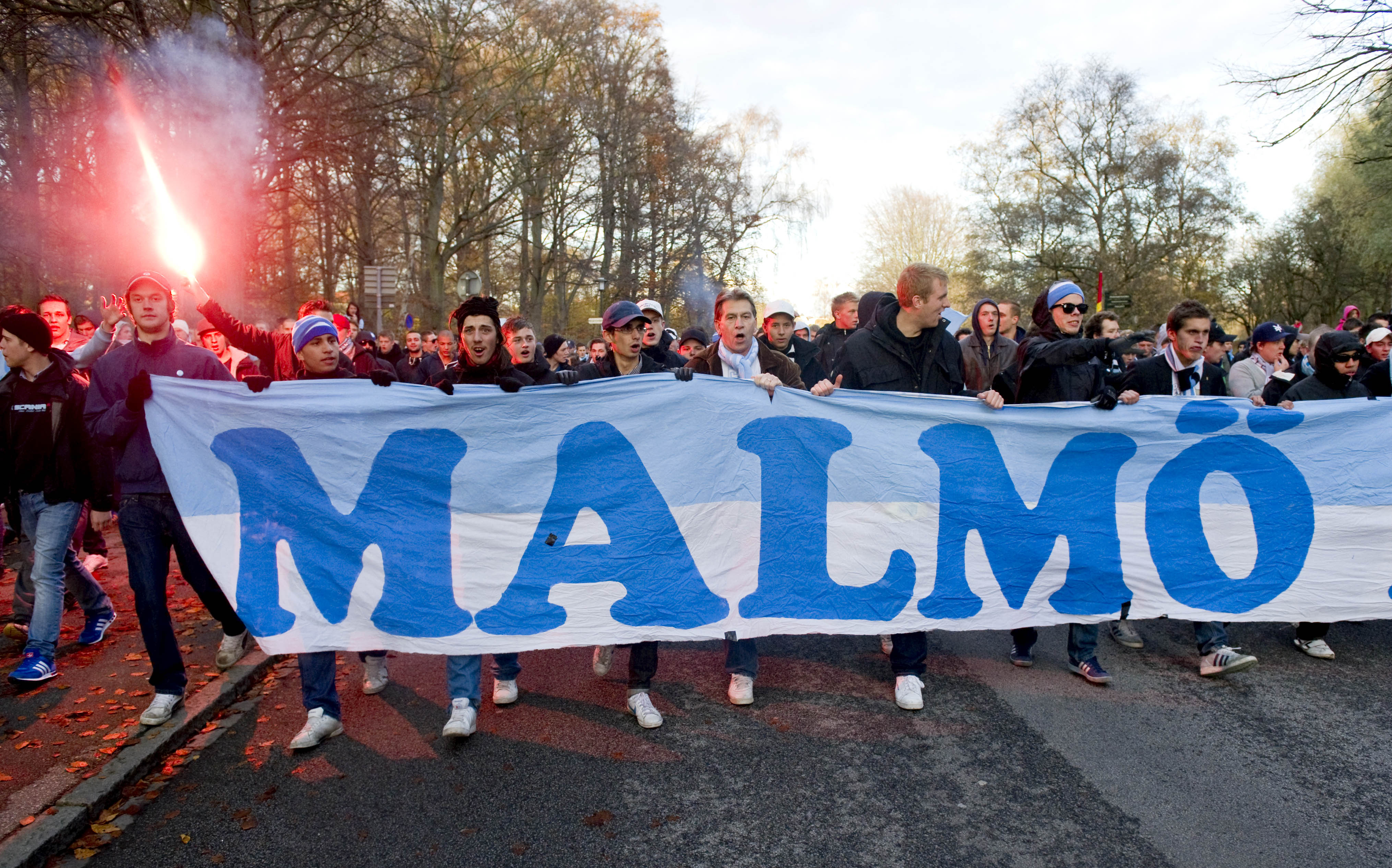 Malmösupportrarna laddar upp på Celticpub inför Champions League-mötet med Glasgow Rangers.