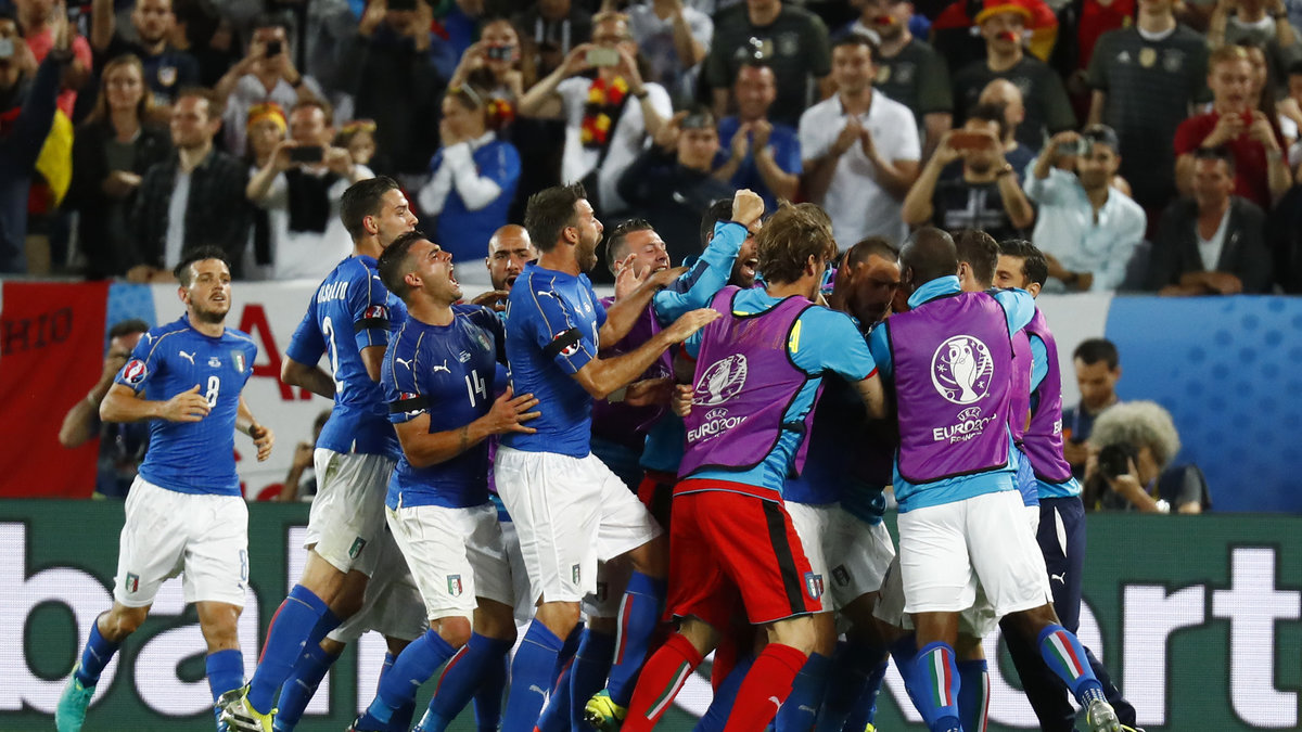 Italiens glädje efter att de kvitterat i den 78:e minuten. 
