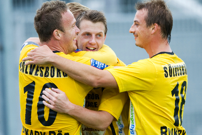 Daniel Nilsson firar sitt 1-0-mål.