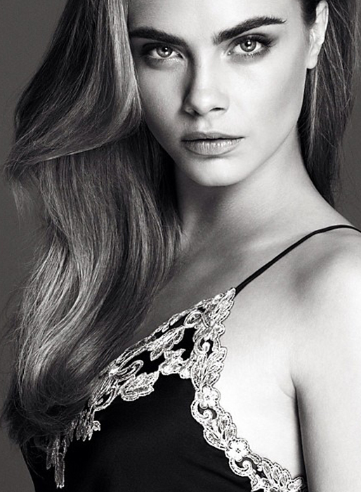 Cara Delevingne visar julens kollektion för lyxmärket La Perla. Cara Delevingne visar julens kollektion för lyxmärket La Perla.