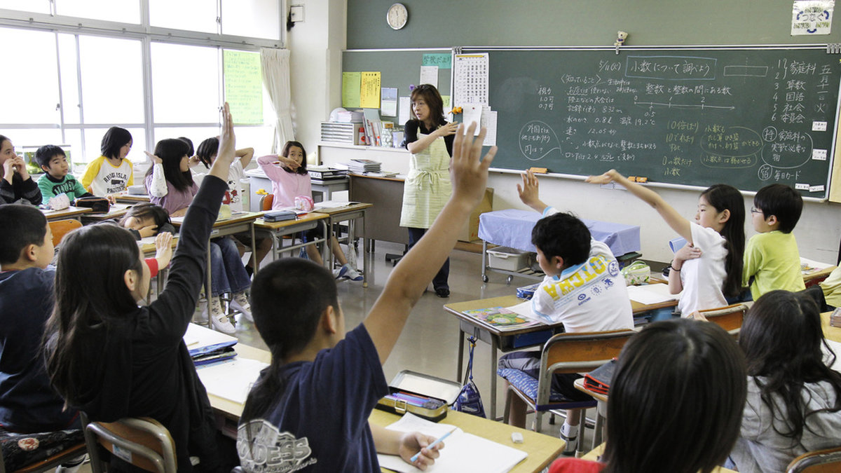 Lågstadieelever på en skola i Yokohama, söder om Tokyo. Arkivbild.